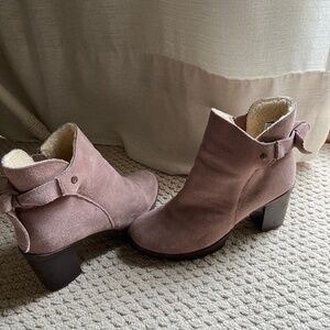 Bearpaw Woman’s sz 9 Brown Cow Suede Leather Boots VGC